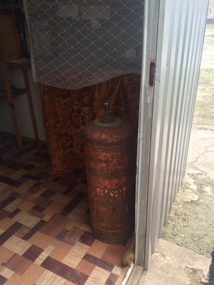 В киосках Зеленодольского хлебокомбината при демонтаже обнаружили газовые баллоны!