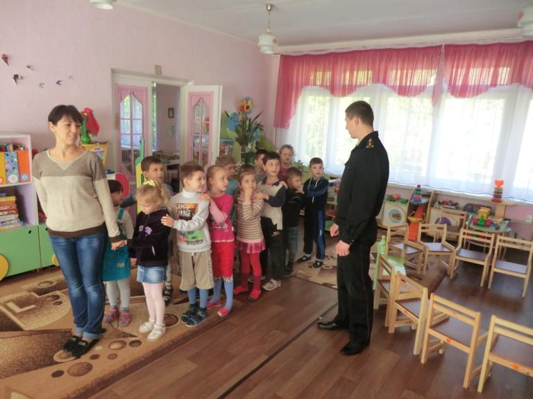 Співробітники ДСНС навчають молоде покоління правилам пожежної безпеки