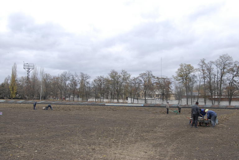 Футбольное поле стадиона «Авангард» начнут засеивать на следующей неделе