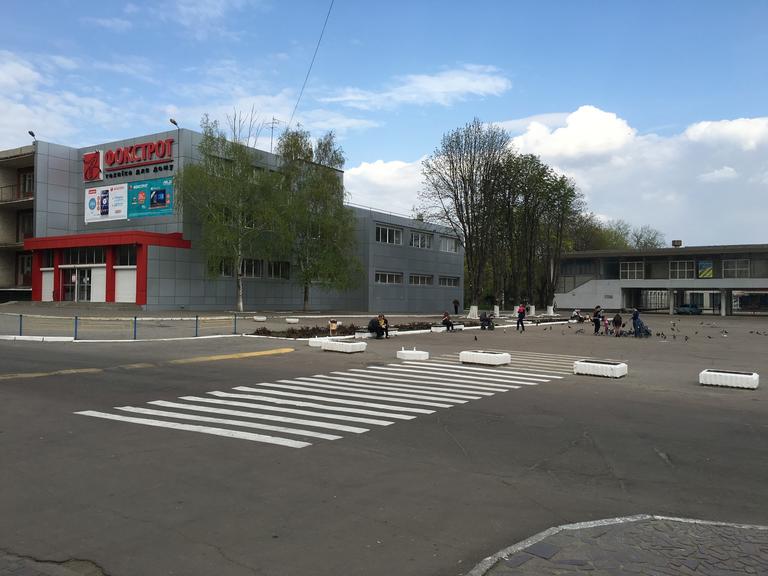 В городе красят пешеходные переходы