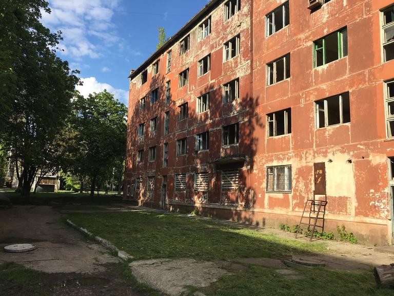 Неизвестные подожгли пустующее общежитие