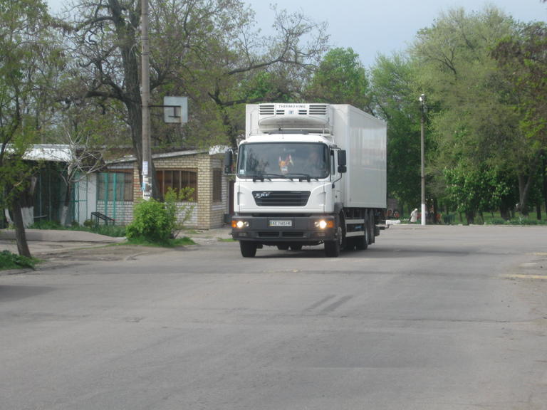 Знаки не помогают? Жители говорят о том, что потоки фур не уменьшаются