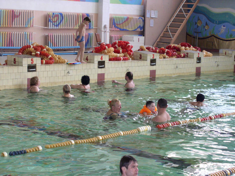 Бассейн «Дельфин» будет работать и в апреле