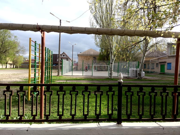 Заканчиваются работы по строительству новой площадки для мини-футбола