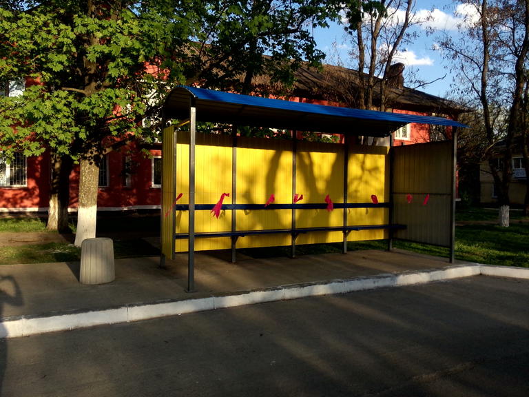 Автобусные остановки на "Марсе" уже привели в порядок