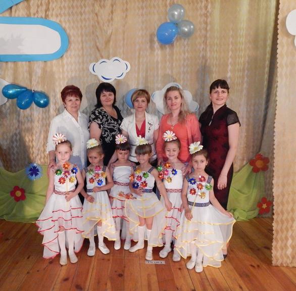 З СЕРЕДНЬОЇ ШКОЛИ ДО НАВЧАЛЬНО-ВИХОВНОГО КОМПЛЕКСУ: БІЛЬШЕ ЗА НІЖ ПРОТИ