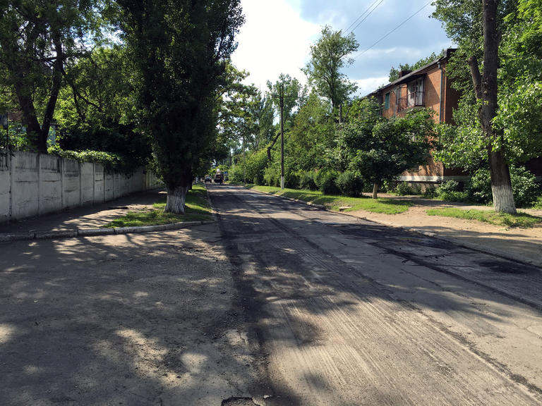 Продолжаются ремонты дорог и кровель