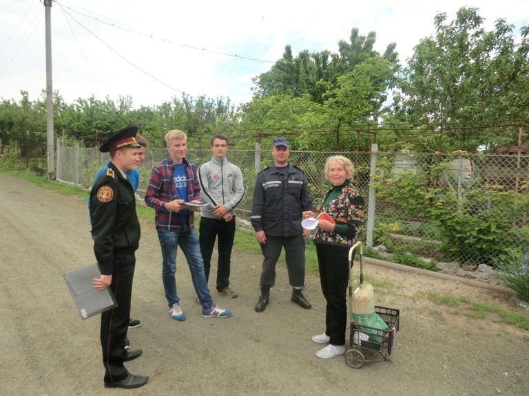 Рятувальники та волонтери навчають дачників вимогам пожежної безпеки
