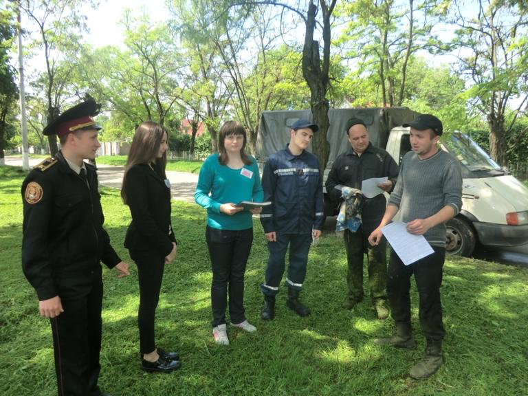 Рятувальники та волонтери продовжують проводити заходи з запобігання пожеж