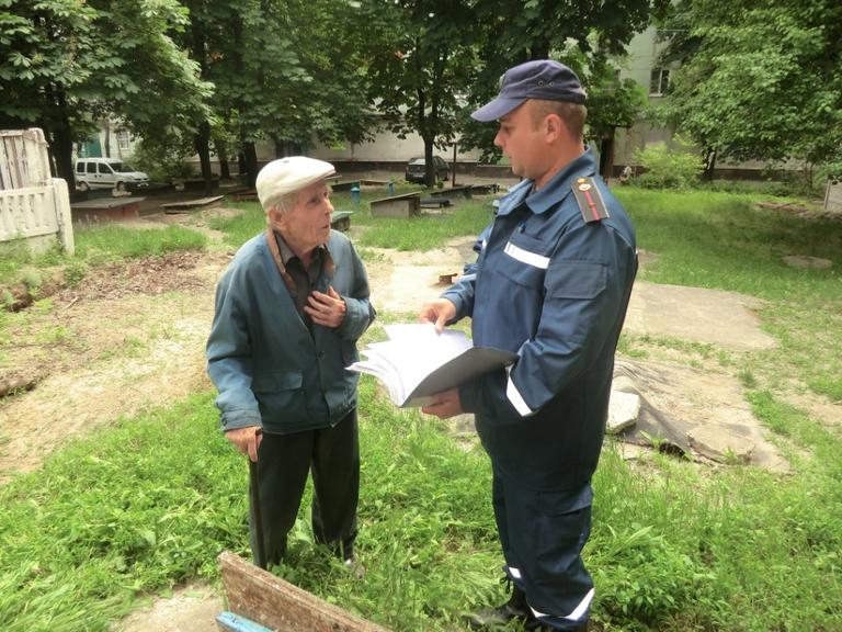 Рятувальники навчали мешканців міста вимогам пожежної безпеки