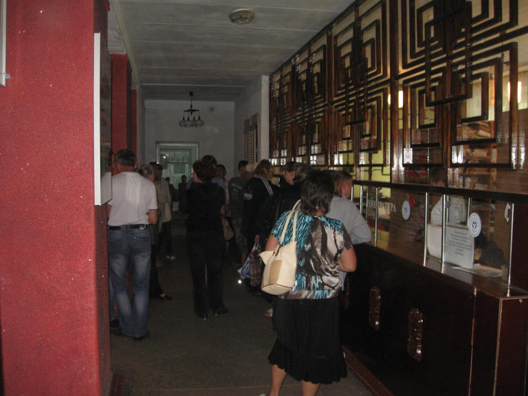 В регистратуре больницы ажиотаж