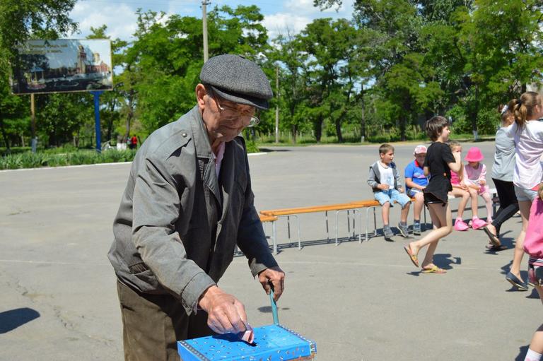 Добрим бути легко!