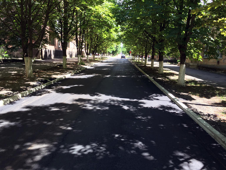 Вулиця Медична з новим асфальтом...