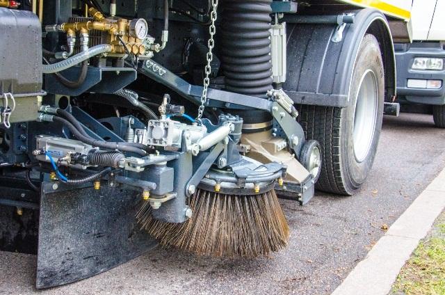 13 міст та районів Дніпропетровщини отримали цьогоріч нову комунальну техніку від ДніпроОДА, - Валентин Резніченко