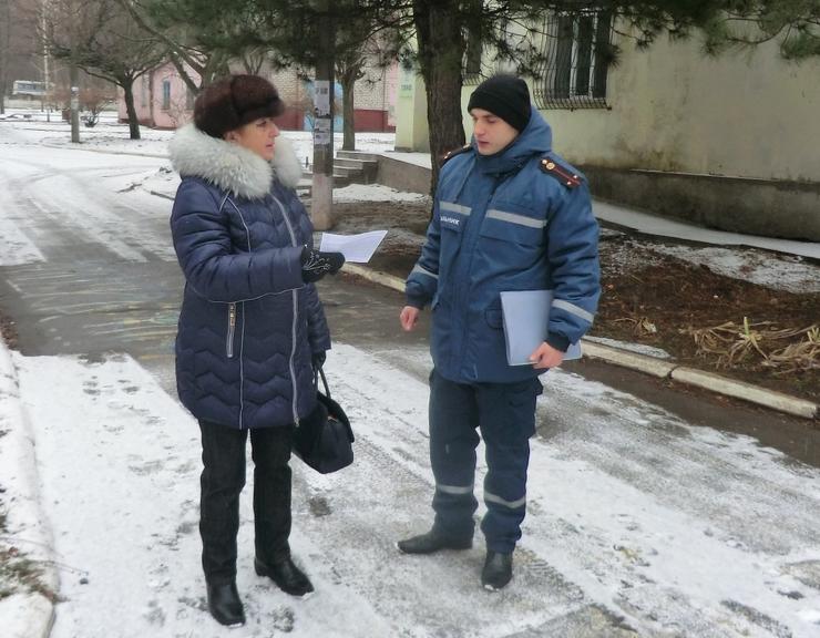 Рятувальники проводять заходи із запобігання пожеж у житловому секторі під час Новорічних та Різдвяних свят