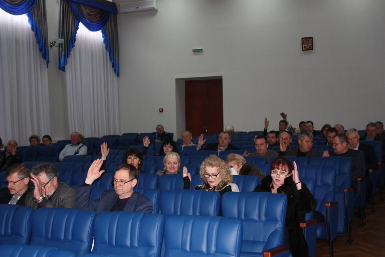 Уход депутата Ширяева, земля под строительство дома и новая ставка налога на землю: прошло очередное заседание горсовета (+ВИДЕО)