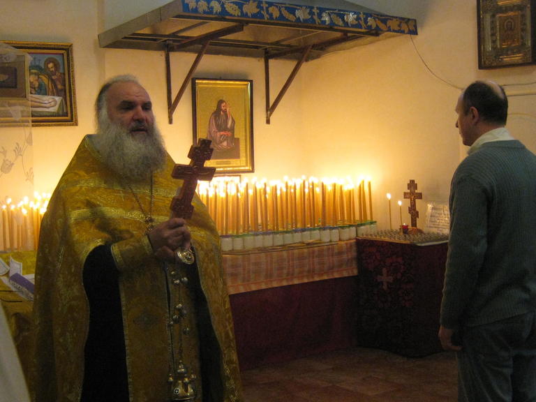 В Храме Божием зажгли поминальные свечи…