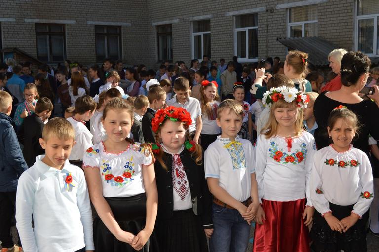 У комунальному закладі "Середня загальноосвітня школа №2" відбувся День Вишиванки