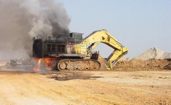 1 мая в ГОКе горел экскаватор!