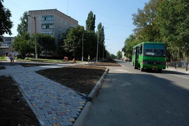 Команда Валентина Резніченка відремонтувала у Покрові дві дороги