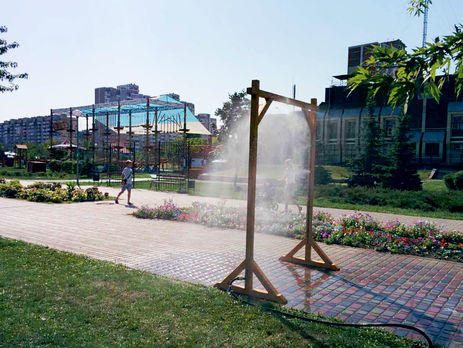 В Киеве установили 17 рамок – распылителей воды