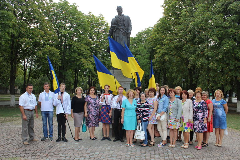 В Покрові відзначили День прапора