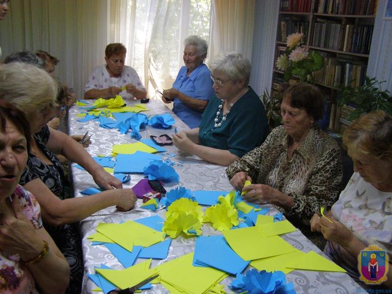 Триметровий уквітчаний стяг – до Дня Прапора та Дня Незалежності