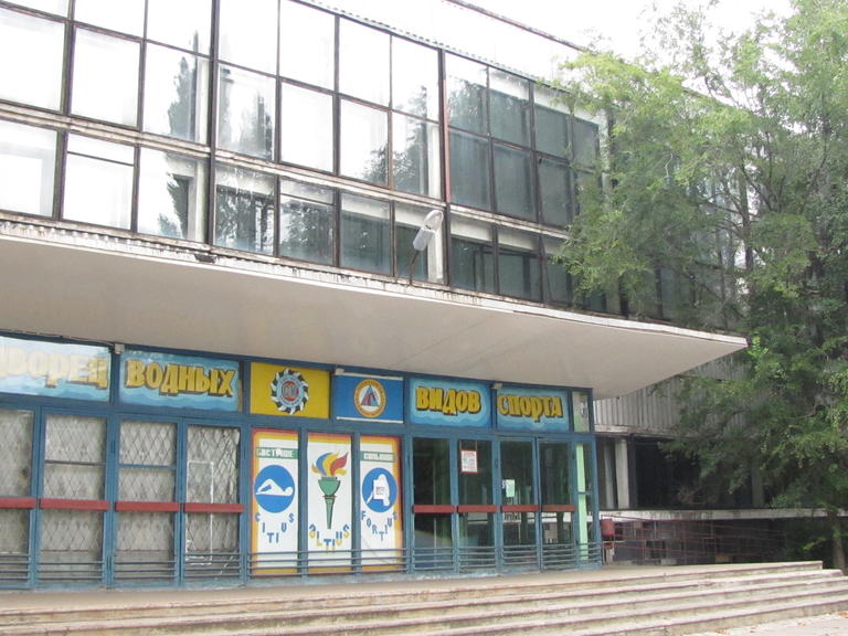 Желающие оздоровиться на голубых дорожках бассейна «Дельфин» могут приобретать абонементы!