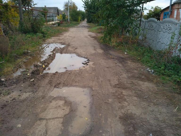 Горводоканал полтора месяца не ликвидирует порыв: читатели пишут