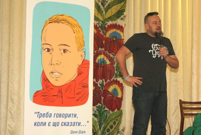 «Я просто вмію формулювати свої думки у тексти»: Руслан Горовий презентував у Покрові свої книги (ФОТО, ВІДЕО)