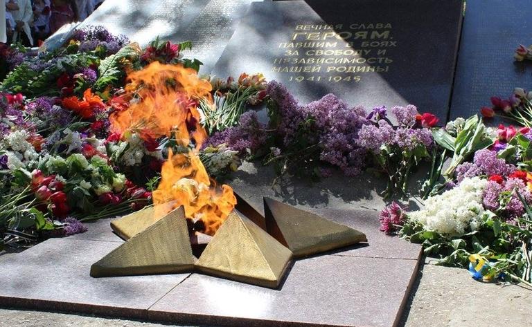 Уважаемые ветераны, труженики тыла, дети войны и все жители нашего города! Поздравляем вас с 73-й годовщиной победы над нацизмом во Второй мировой войне!