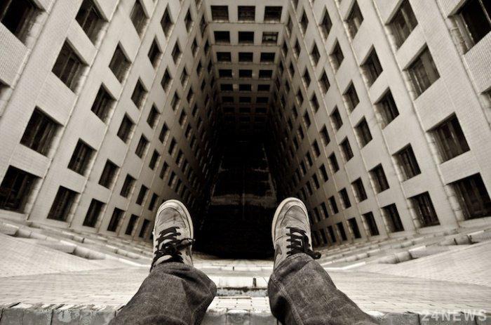 Житель Покрова свел счеты с жизнью, выпрыгнув с 5 этажа