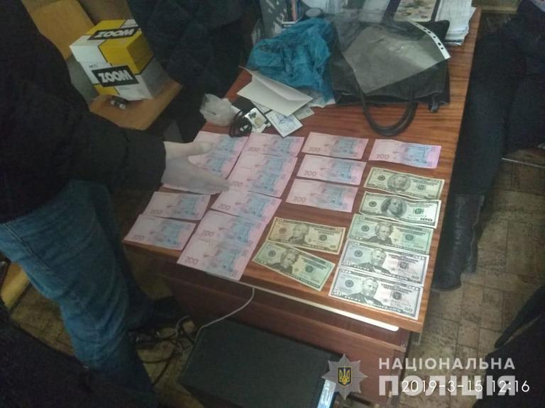 На Днепропетровщине задержали группу чиновников-взяточников