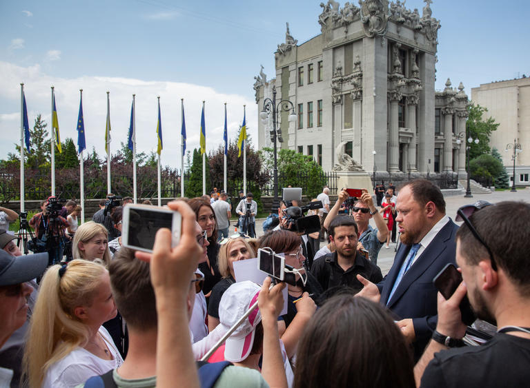 владимир зеленский передал на рассмотрение верховной рады законопроект об импичменте президента - изображение 2