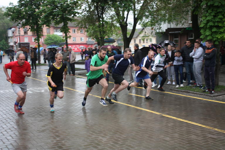 Несмотря на дождь: прошла легкоатлетическая эстафета ко Дню Победы (ФОТО, ВИДЕО)