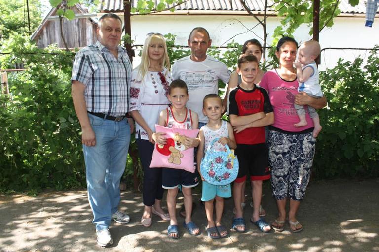 Представники ВО «Батьківщина» привітали багатодітну родину з Днем захисту дітей