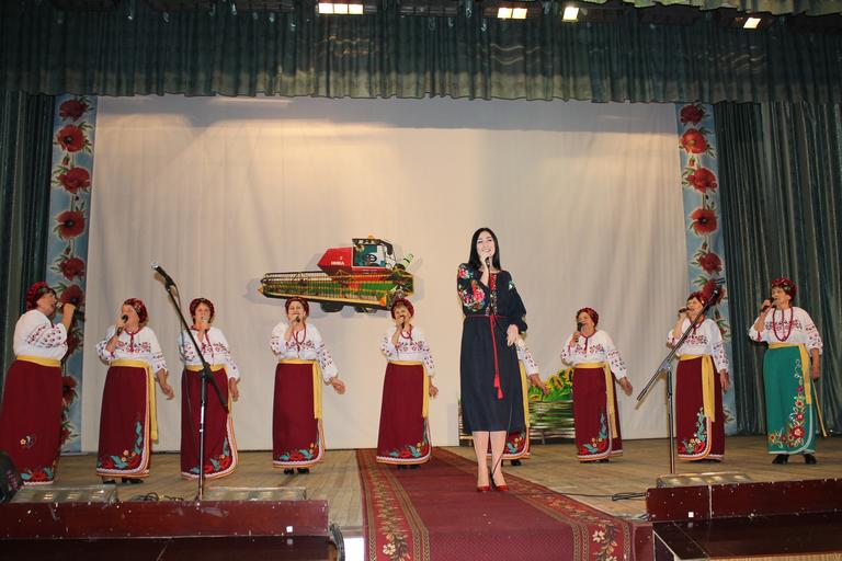 День працівника сільського господарства в Апостоловому відзначили святковим концертом (ФОТО, ВІДЕО)