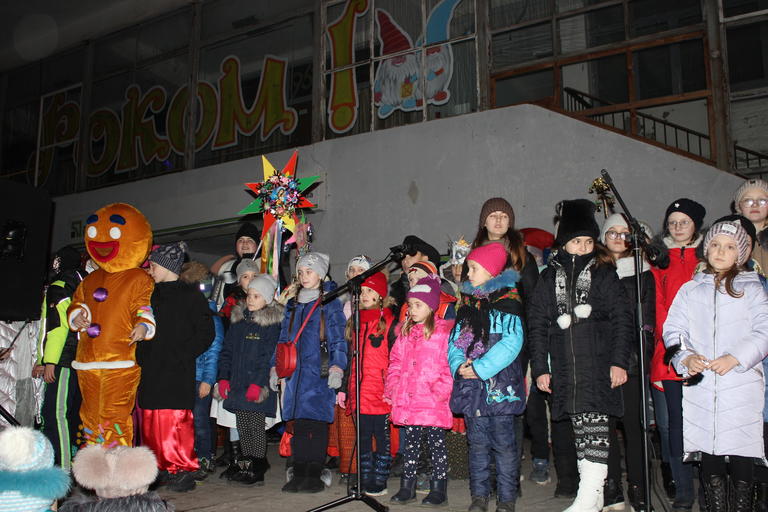 Водили «Козу», пели и танцевали: Покров отметил Старый Новый год (ФОТО, ВИДЕО)