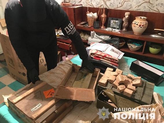 На Дніпропетровщині правоохоронці затримали групу торгівців зброєю