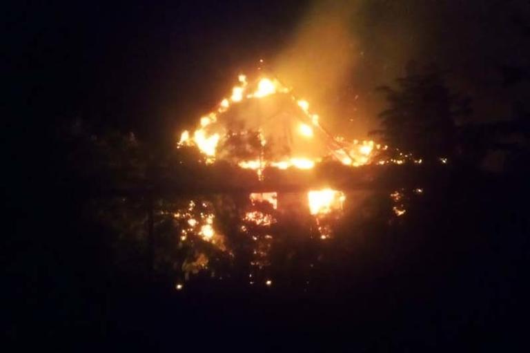 У Покрові горів приватний будинок