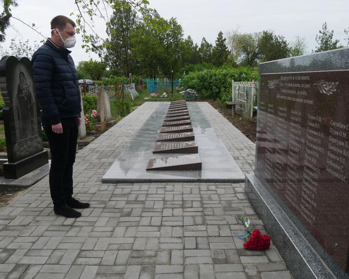 Забытые или нет? О братских могилах, народной памяти и пиаре на костях