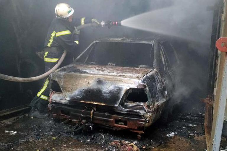 В Покрові в гаражі згорів автомобіль