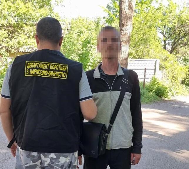 На Дніпропетровщині поліцейські упродовж доби затримали чотирьох наркозлочинців 