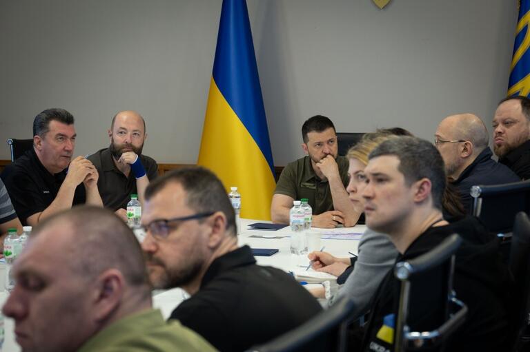 Президент України провів екстрене засідання Ради національної безпеки і оборони щодо ситуації на Каховській ГЕС