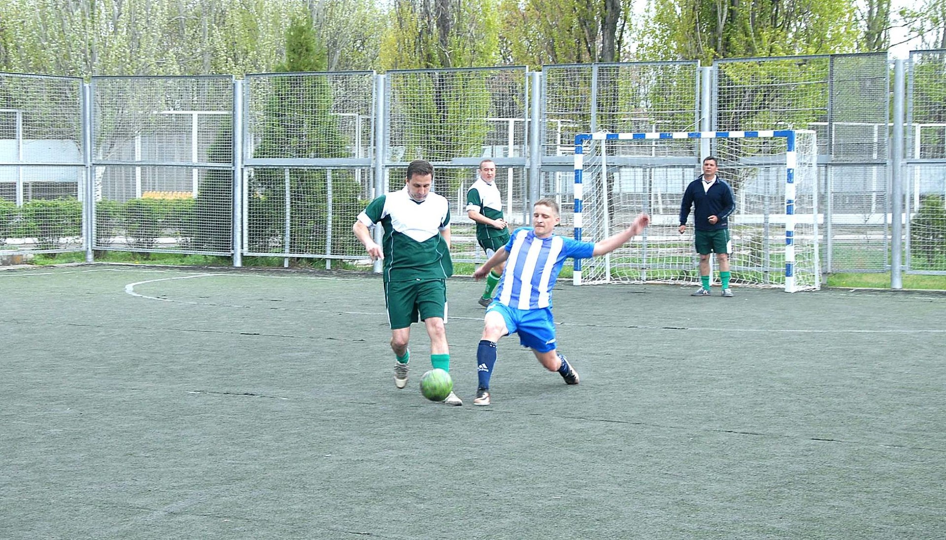 обыграв никопольчан, наши депутаты заняли 2-е место по мини-футболу и прошли в следующий этап соревнований - изображение 1