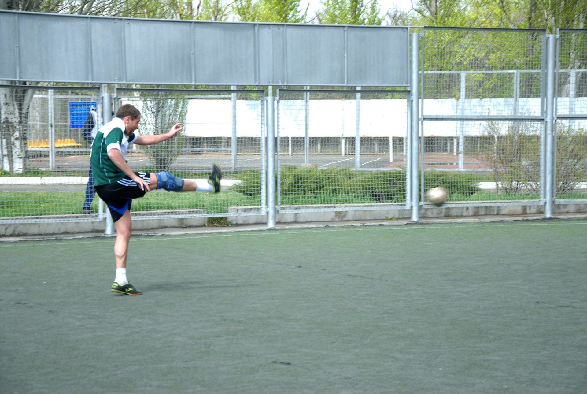 обыграв никопольчан, наши депутаты заняли 2-е место по мини-футболу и прошли в следующий этап соревнований - изображение 3