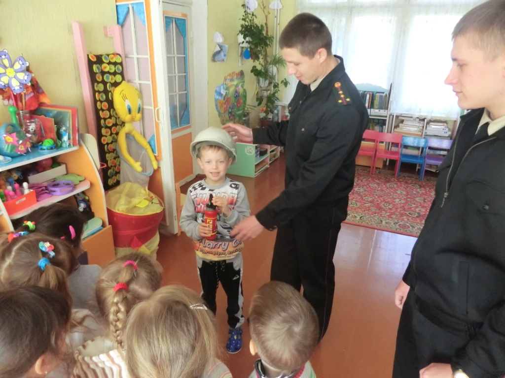 співробітники дснс навчають молоде покоління правилам пожежної безпеки - изображение 3