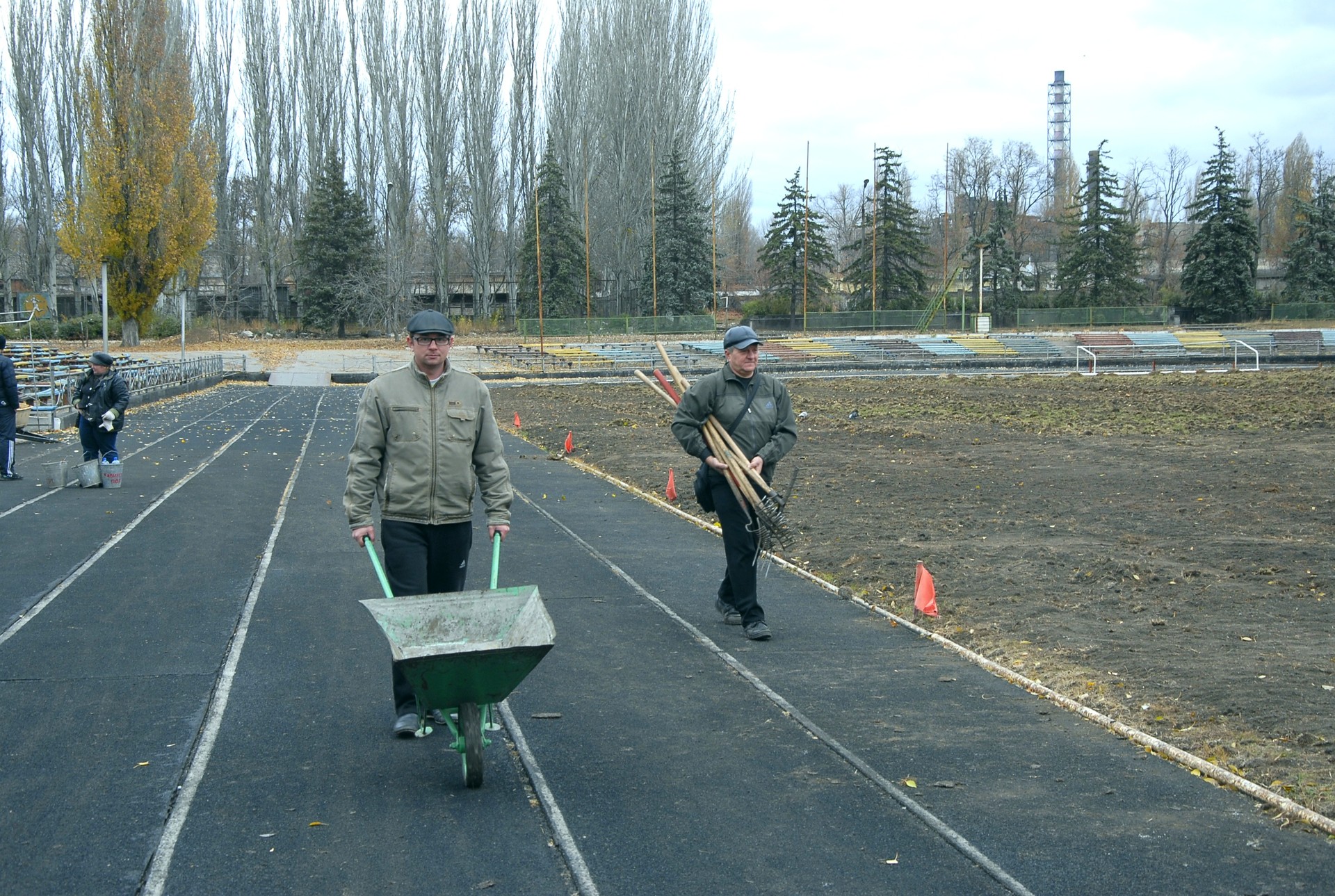 футбольное поле стадиона «авангард» начнут засеивать на следующей неделе - изображение 1