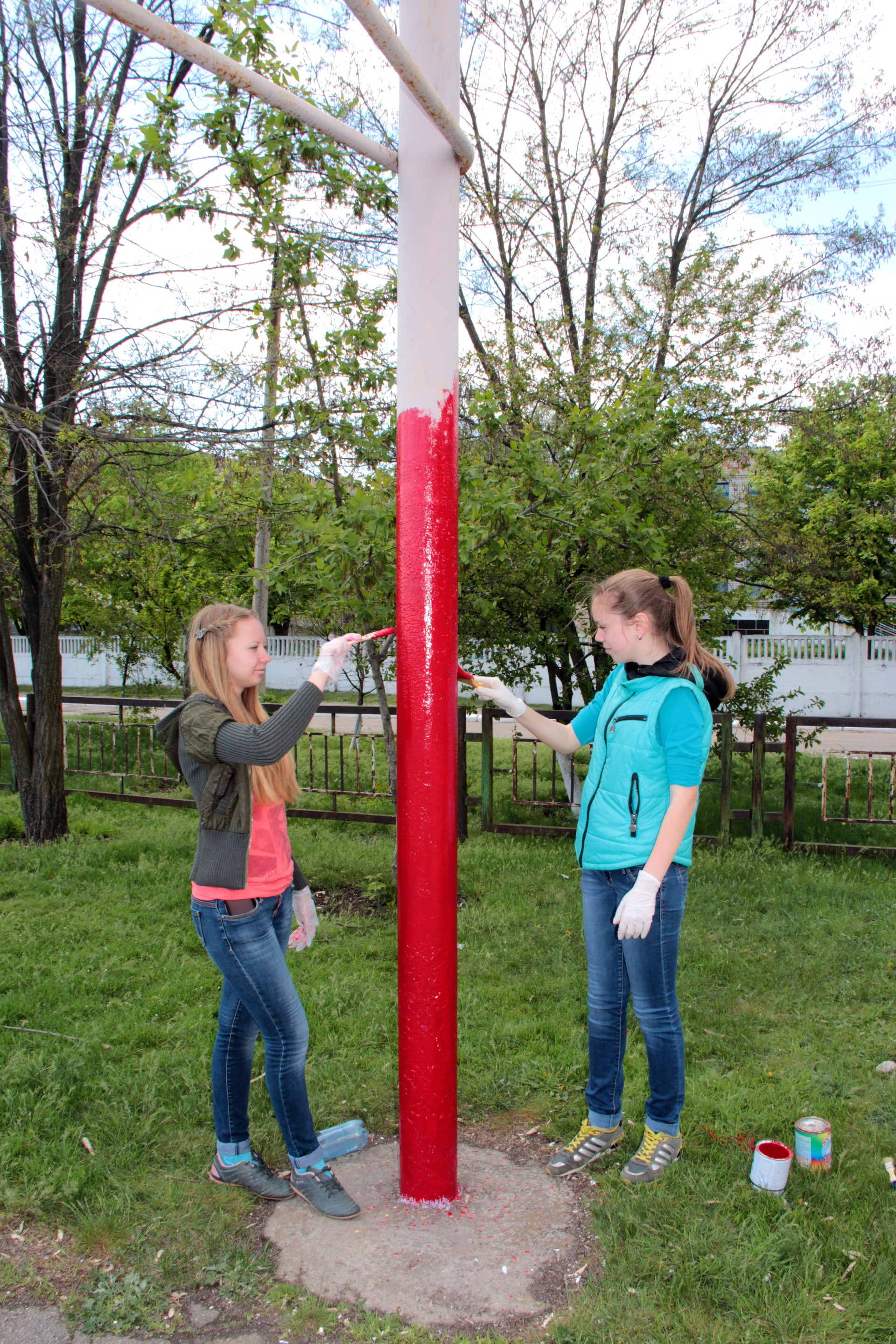 в сош №9 прошла акция по облагораживанию спортивной площадки и школьного стадиона - изображение 8