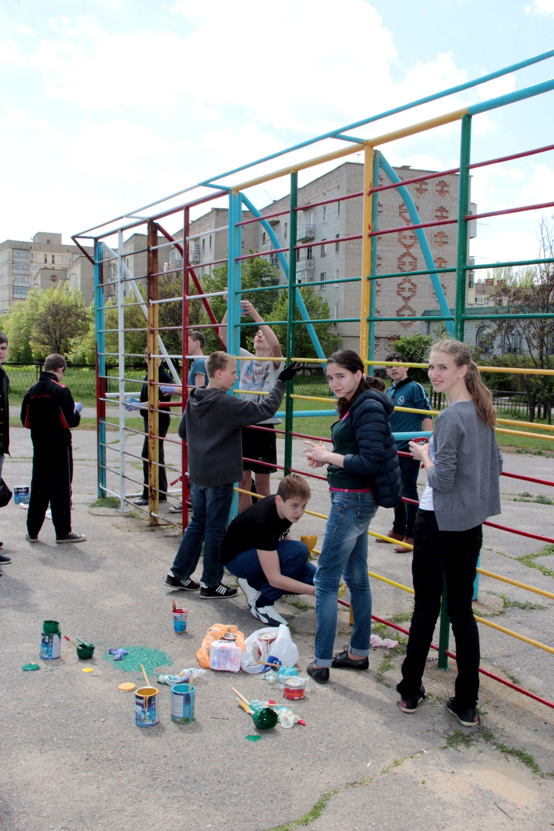 в сош №9 прошла акция по облагораживанию спортивной площадки и школьного стадиона - изображение 6